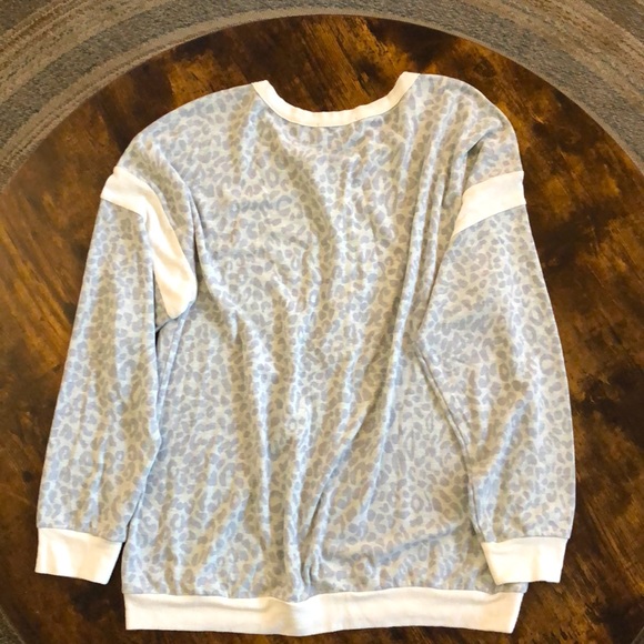 Gilli Leopard Print Gray & Cream Sweater - Picture 2 of 3